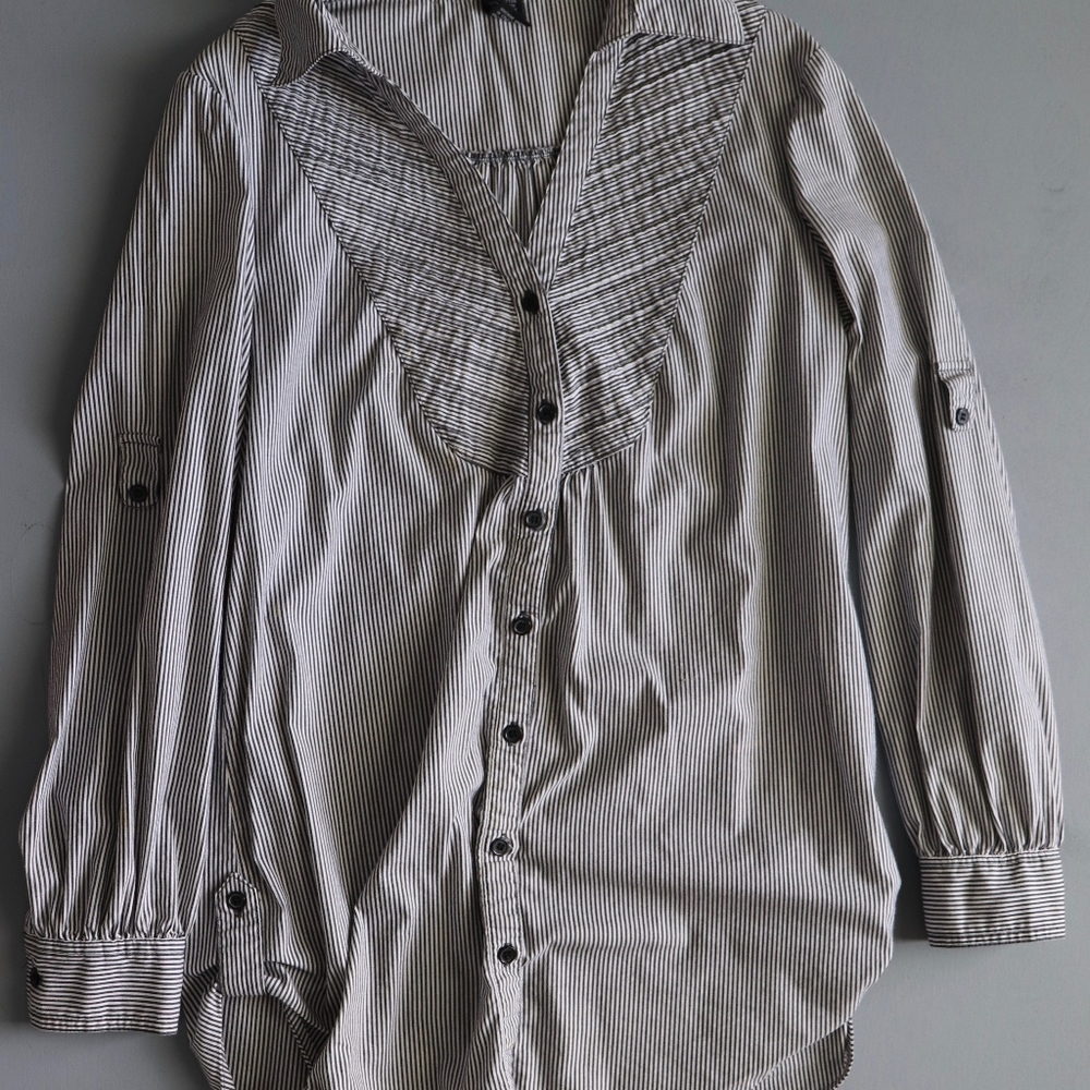 Women's Medium Tunic Button Down Black White Strip